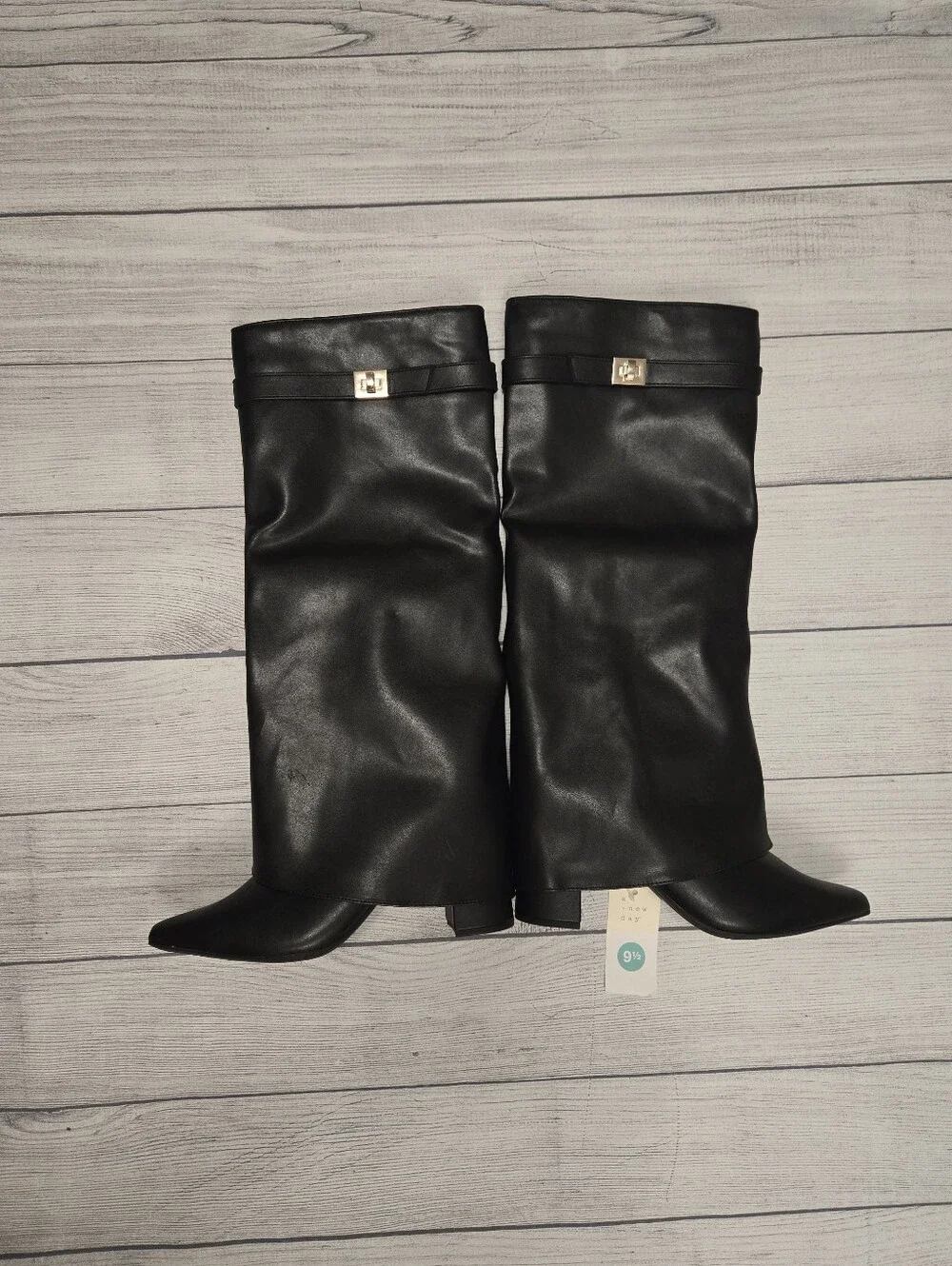a new day ✨️ women’s